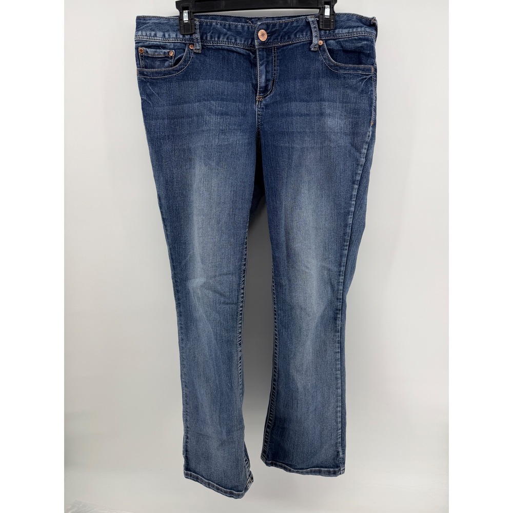 Maurices Womens Straight Leg Jeans Blue Medium Wash Stretch Denim Size 13/14 Reg